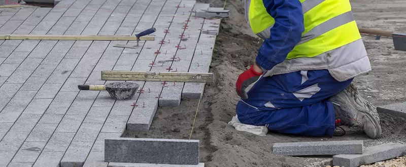 Calçada de paver ou concreto: qual mais resistente?